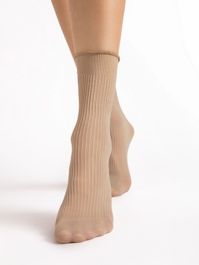 Blickdichte Söckchen mit Rippenstruktur und golden glitzerndem Rollrand von Fiore Blickdichte Söckchen mit Rippenstruktur und golden glitzerndem Rollrand von Fiore