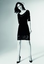 Elegantes schwarzes Kleid mit Spitzendetails von Omero
